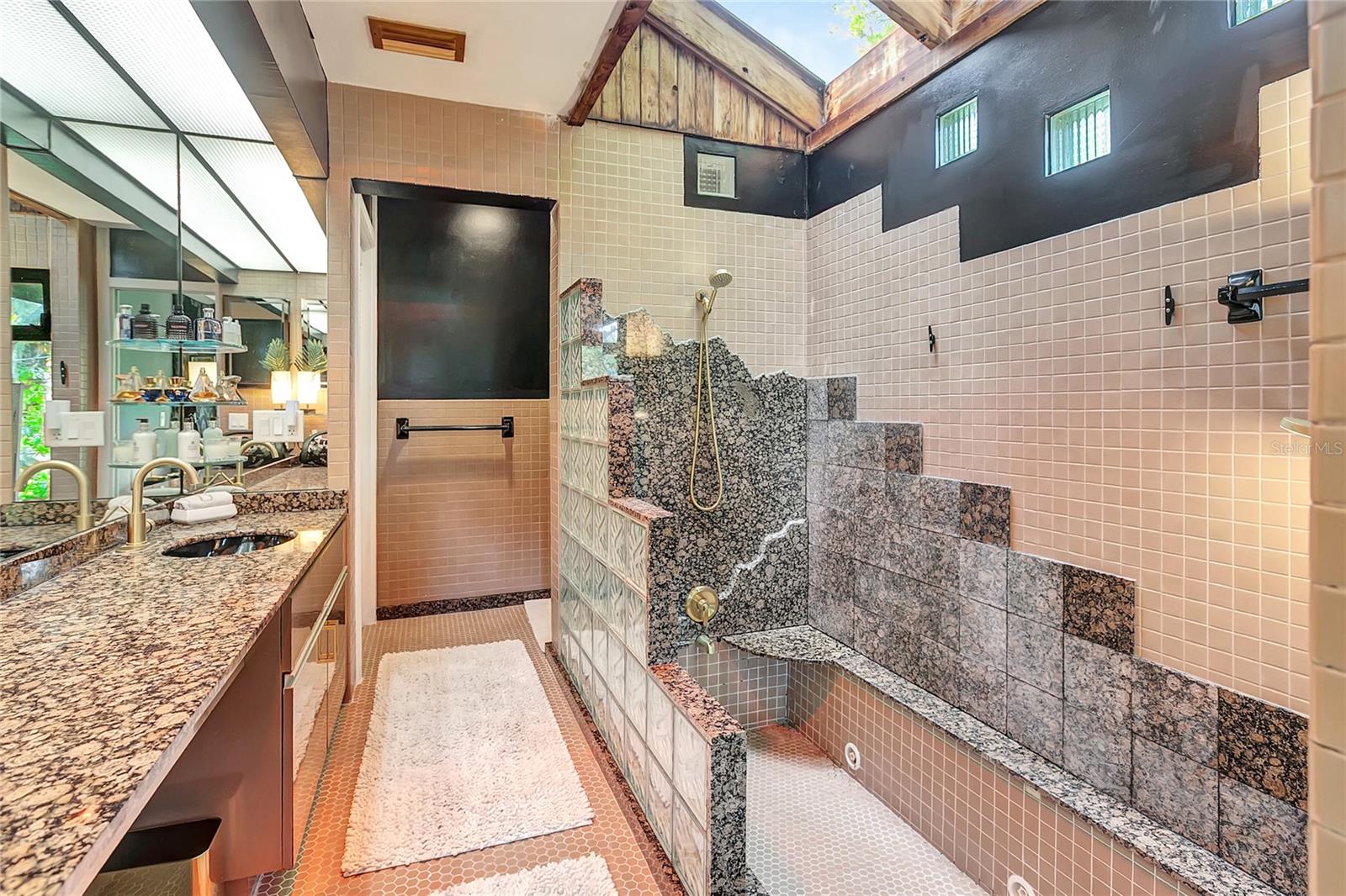 312 S RIVERHILLS DR — photo 81