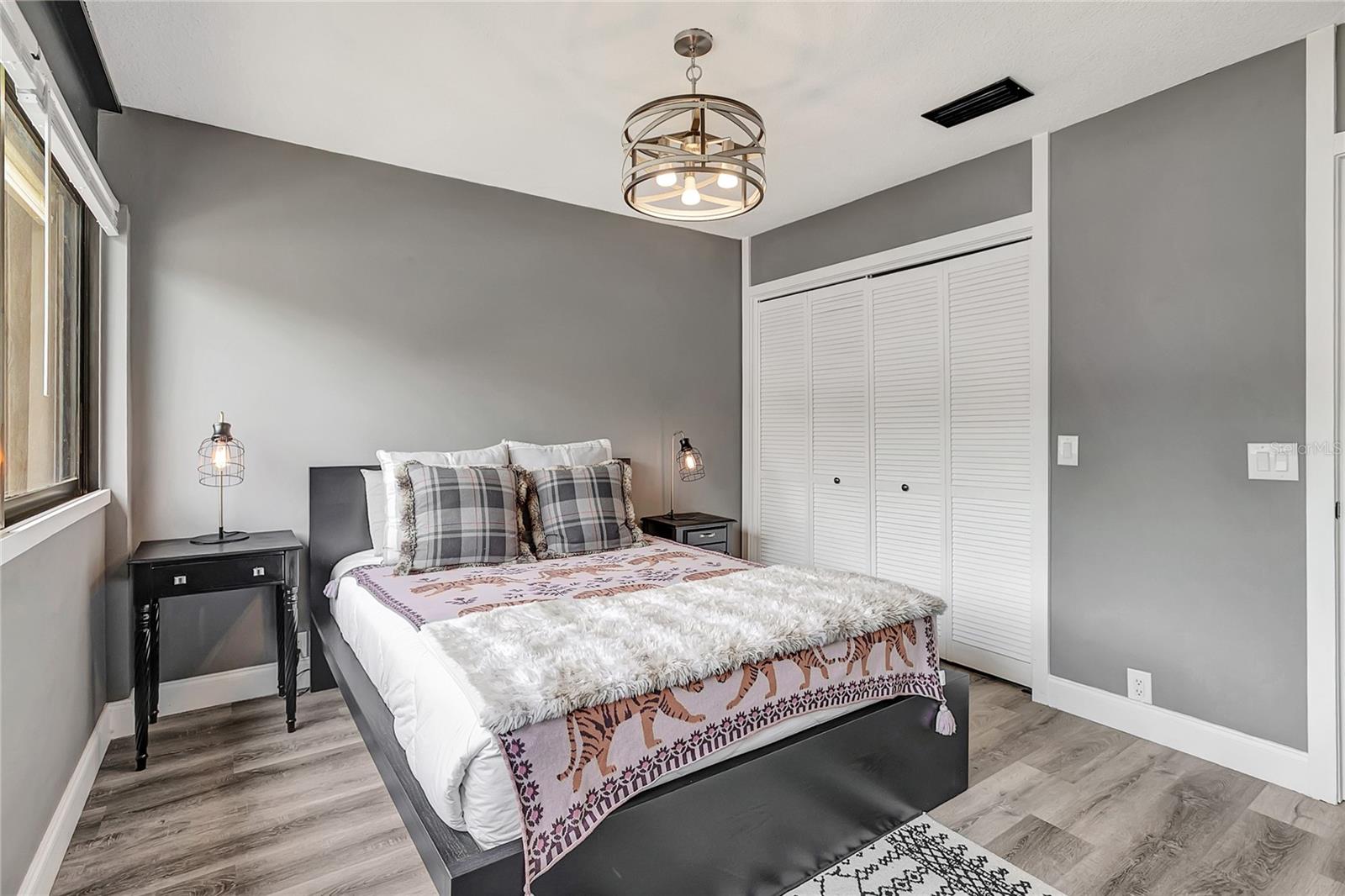 312 S RIVERHILLS DR — photo 16