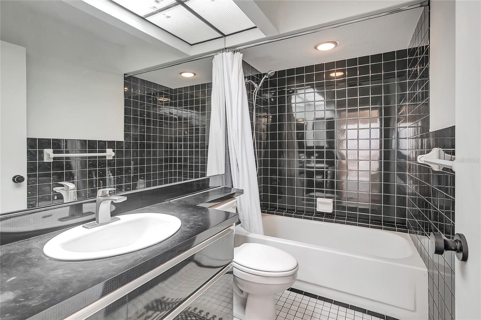 312 S RIVERHILLS DR — photo 22