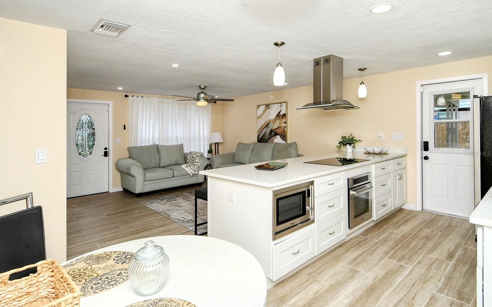 307 SOUTHLAND RD — photo 14