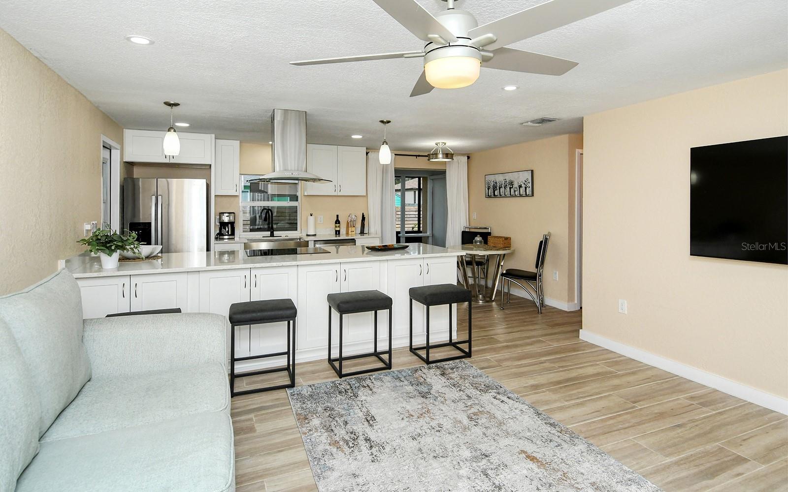 307 SOUTHLAND RD — photo 8