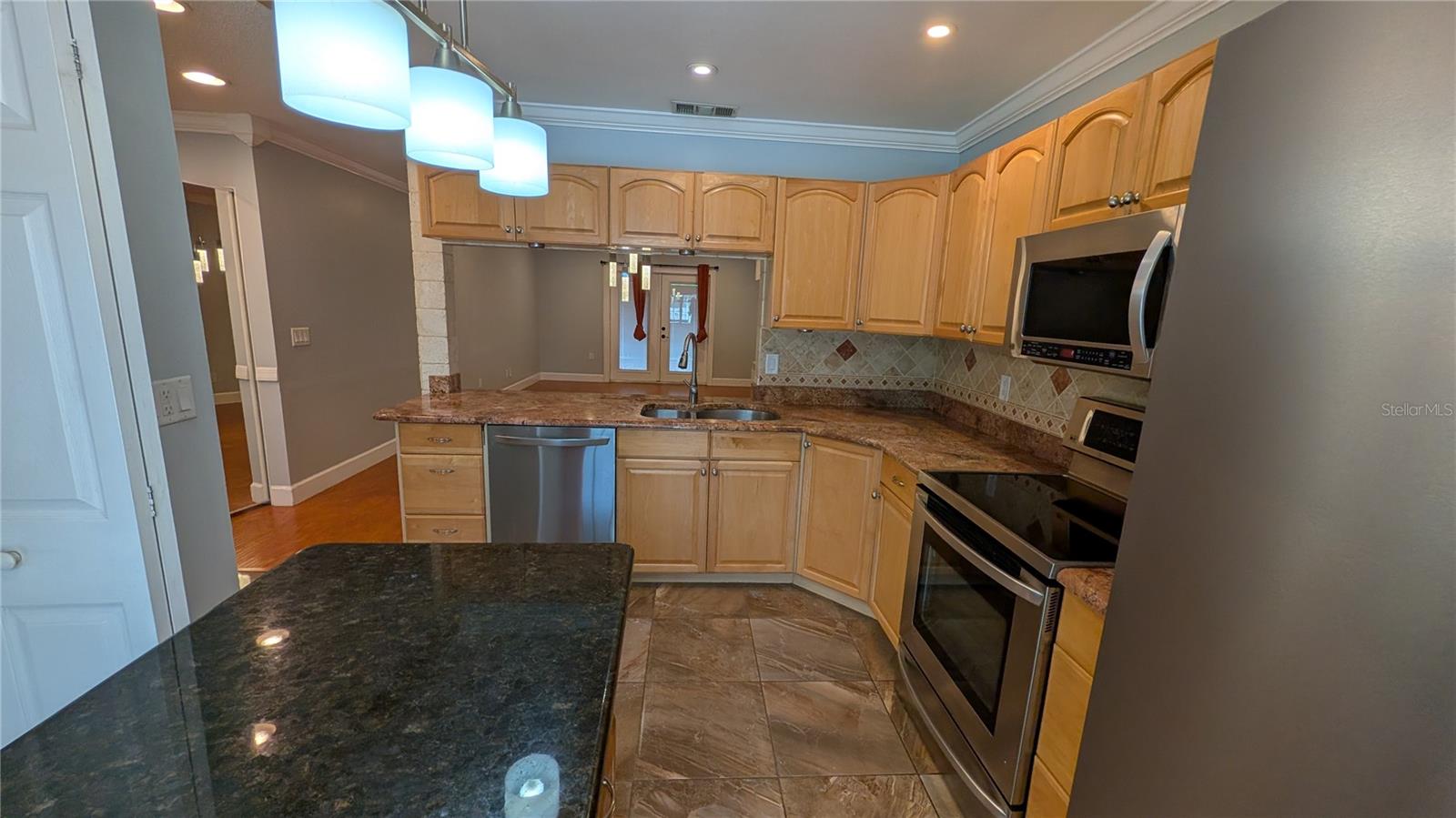4000 POINCIANA CT — photo 8