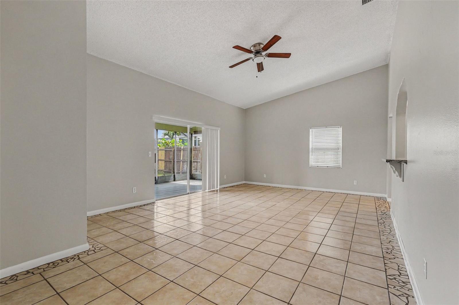 8434 SUN DR — photo 4