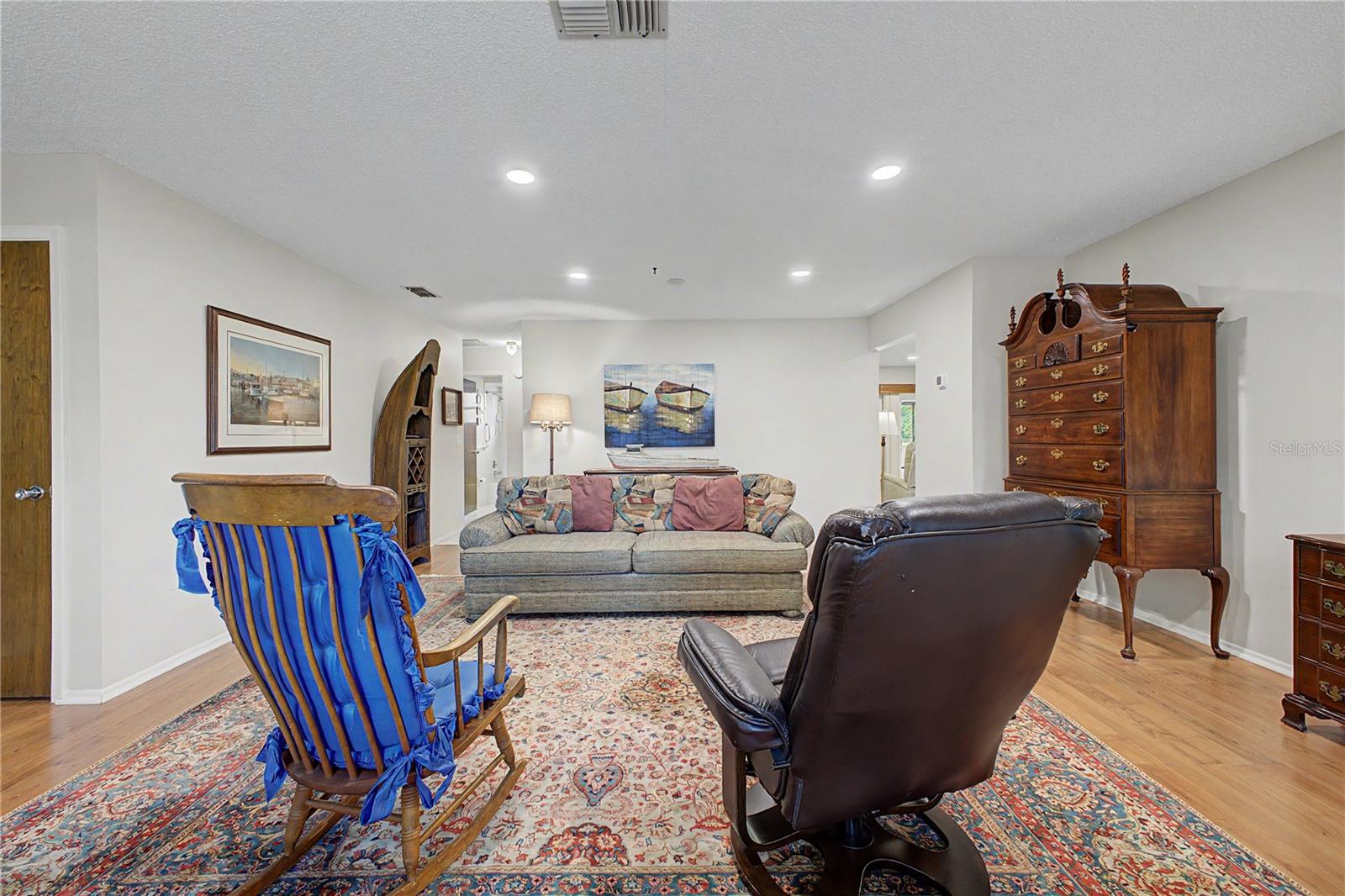 8270 SYCAMORE DR — photo 12