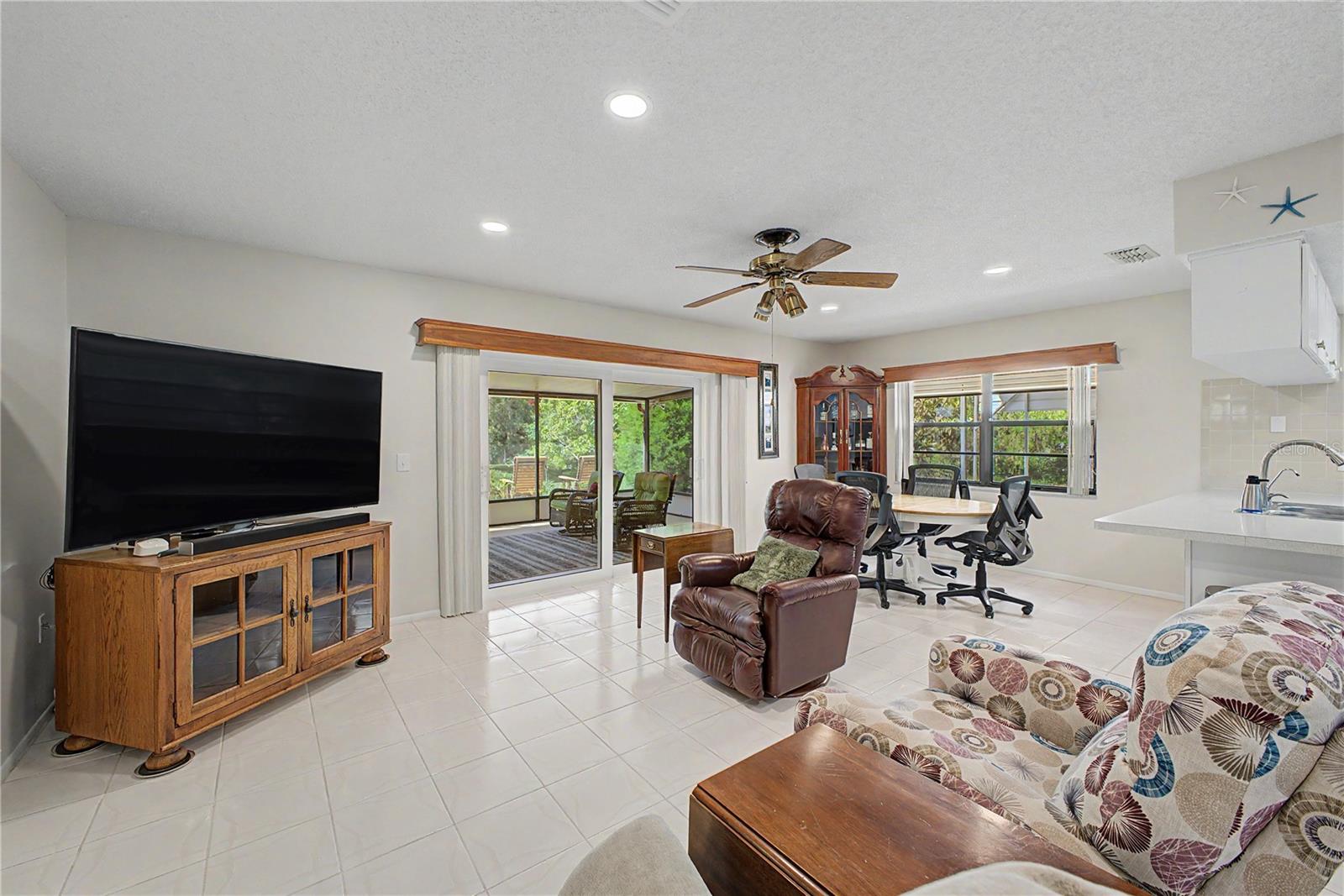 8270 SYCAMORE DR — photo 24