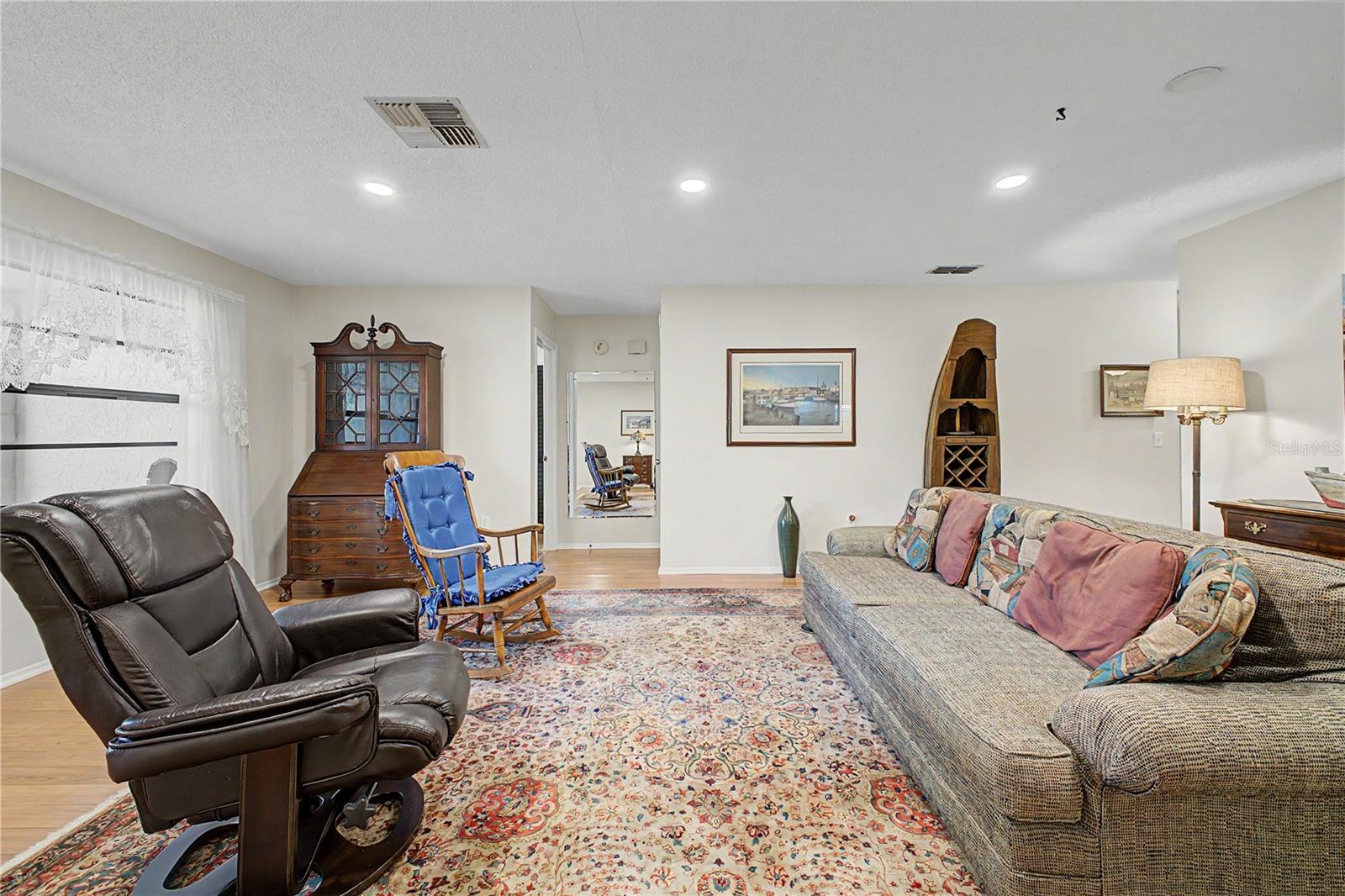 8270 SYCAMORE DR — photo 11