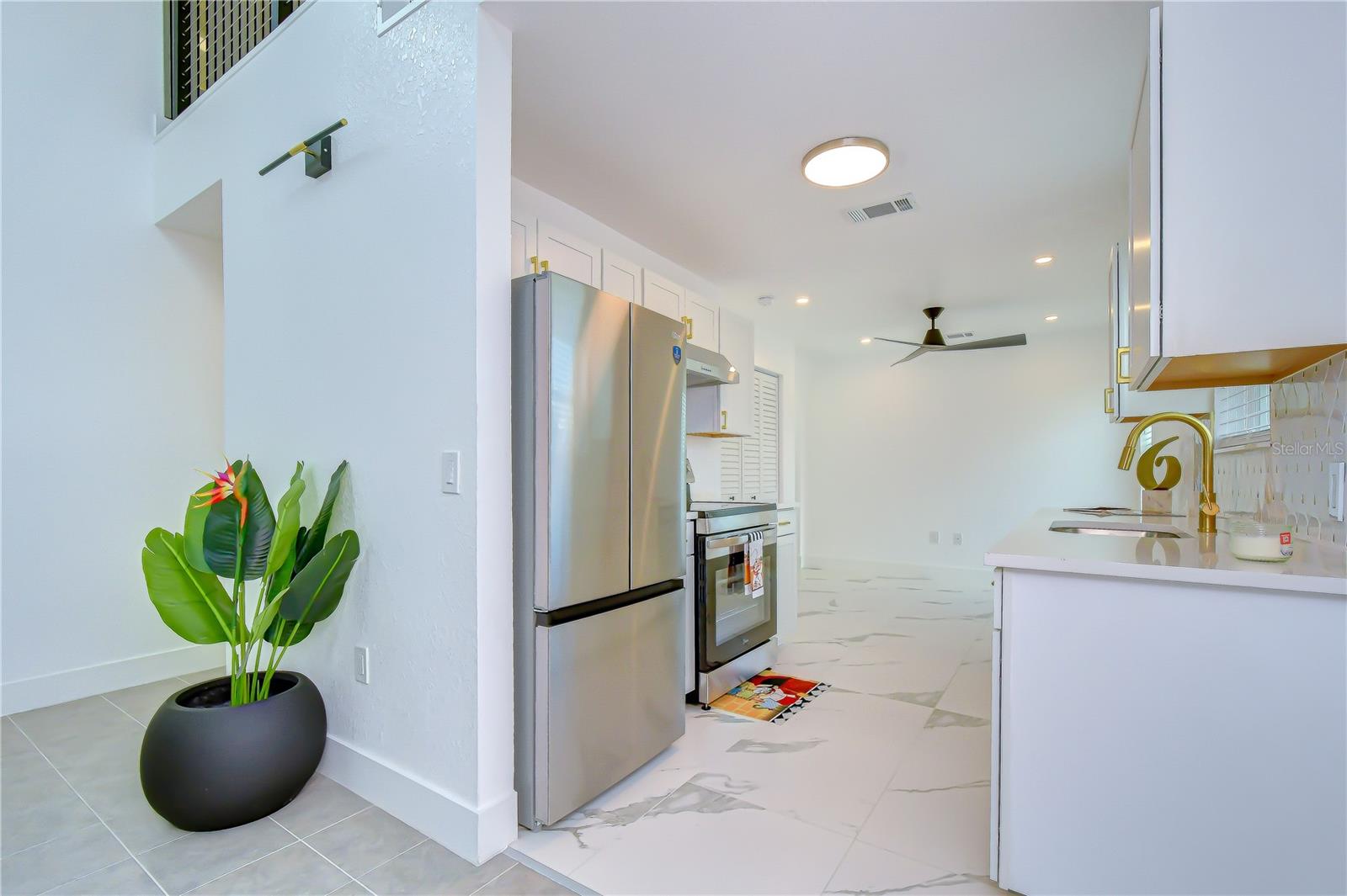 214 8TH AVENUE DR W — photo 8