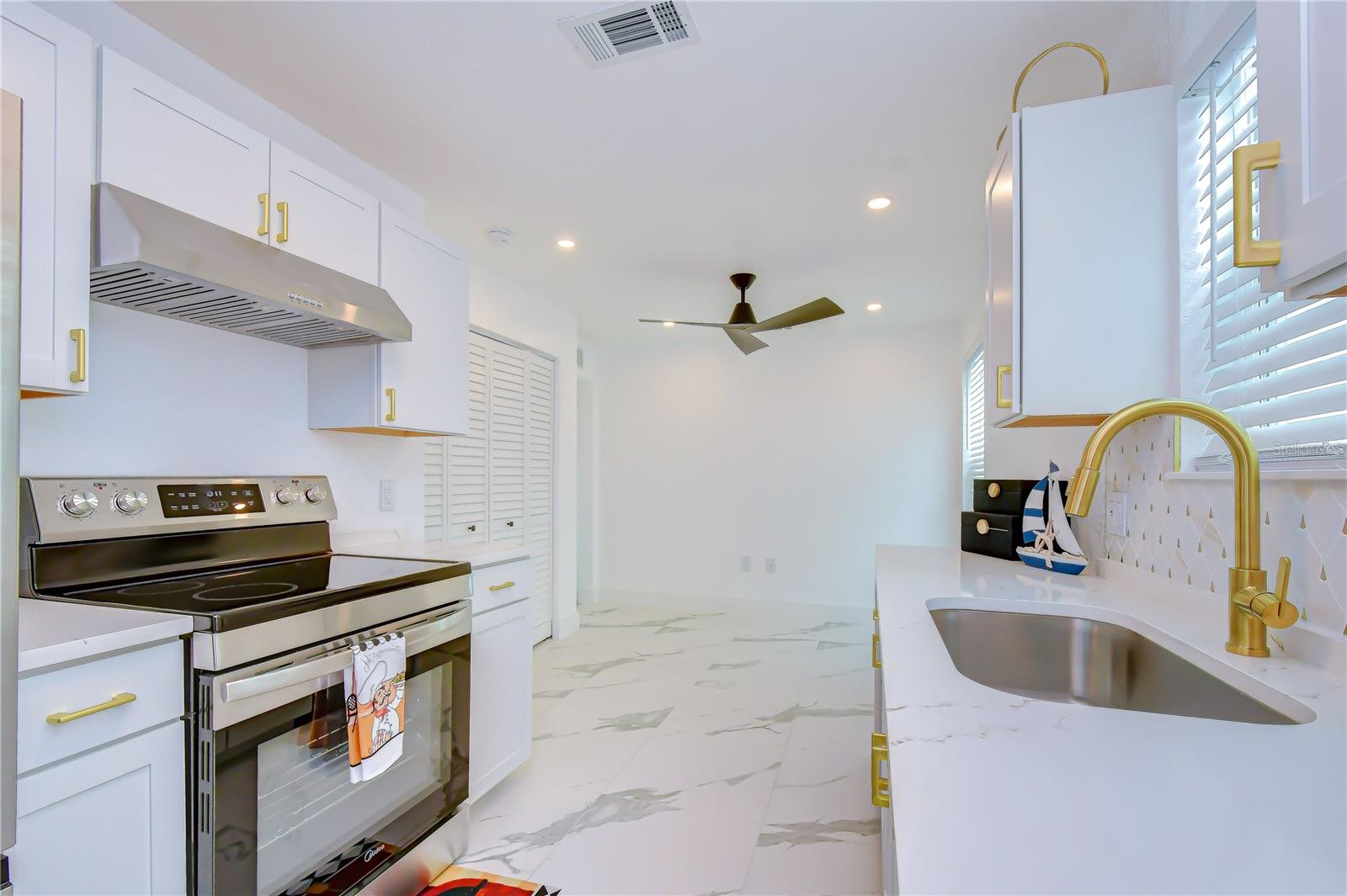 214 8TH AVENUE DR W — photo 10