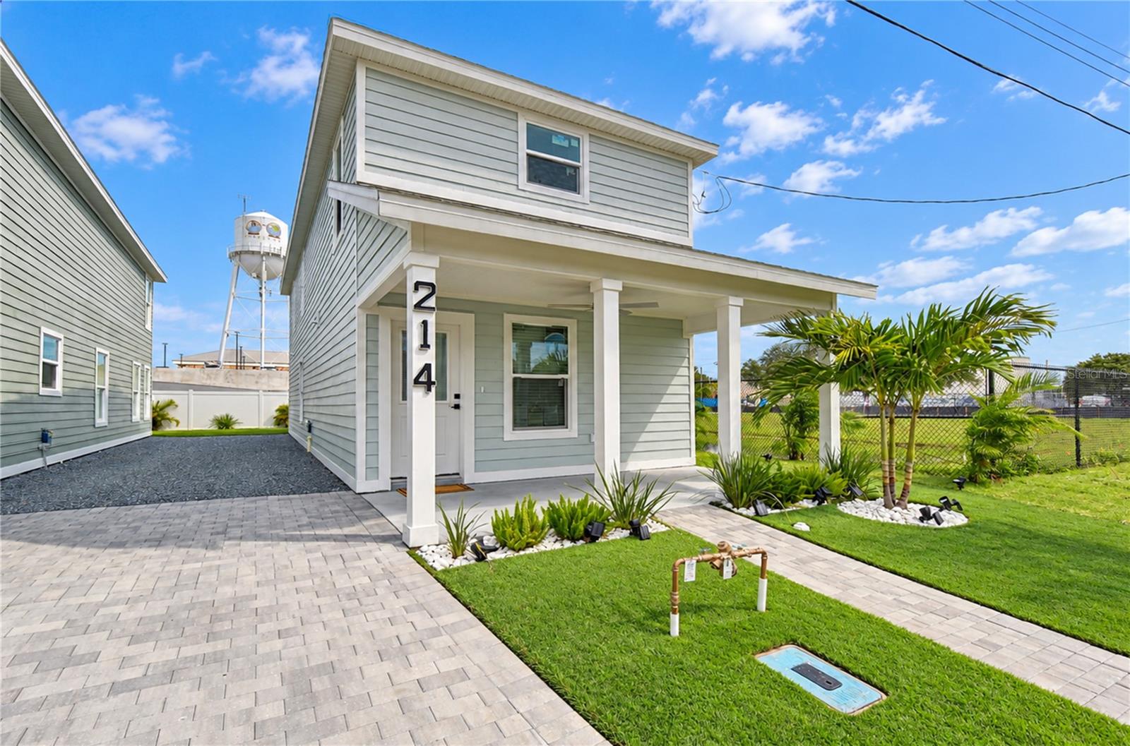 214 8TH AVENUE DR W — photo 2