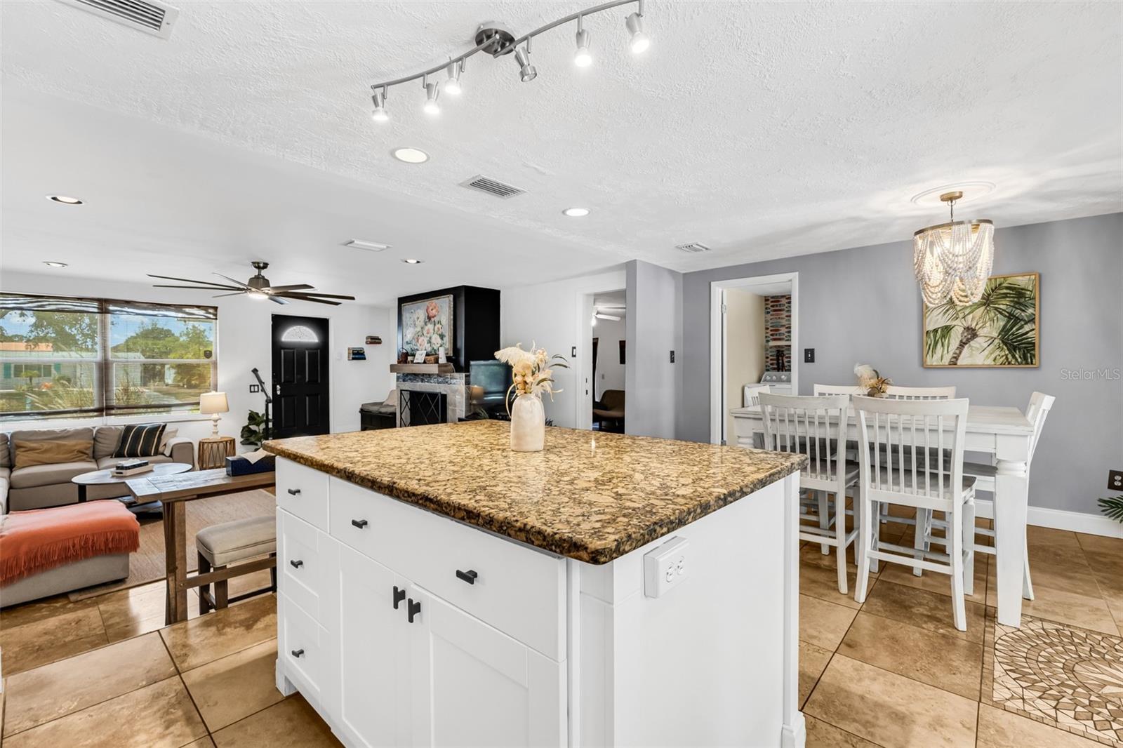 1664 LAKEVIEW PL — photo 20