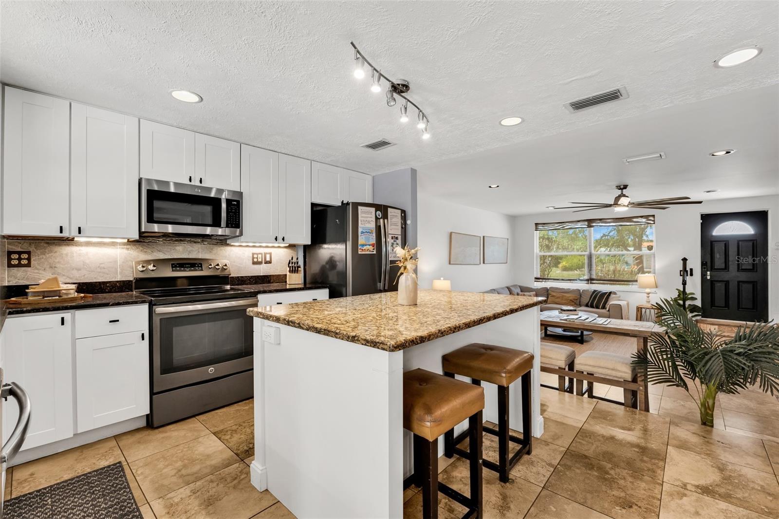 1664 LAKEVIEW PL — photo 17