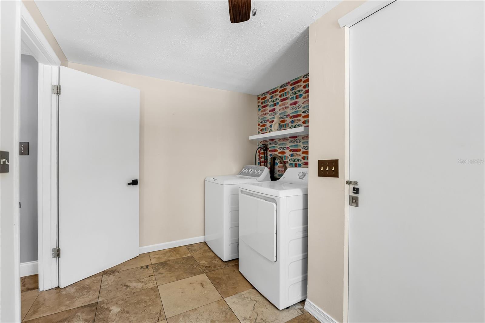1664 LAKEVIEW PL — photo 24