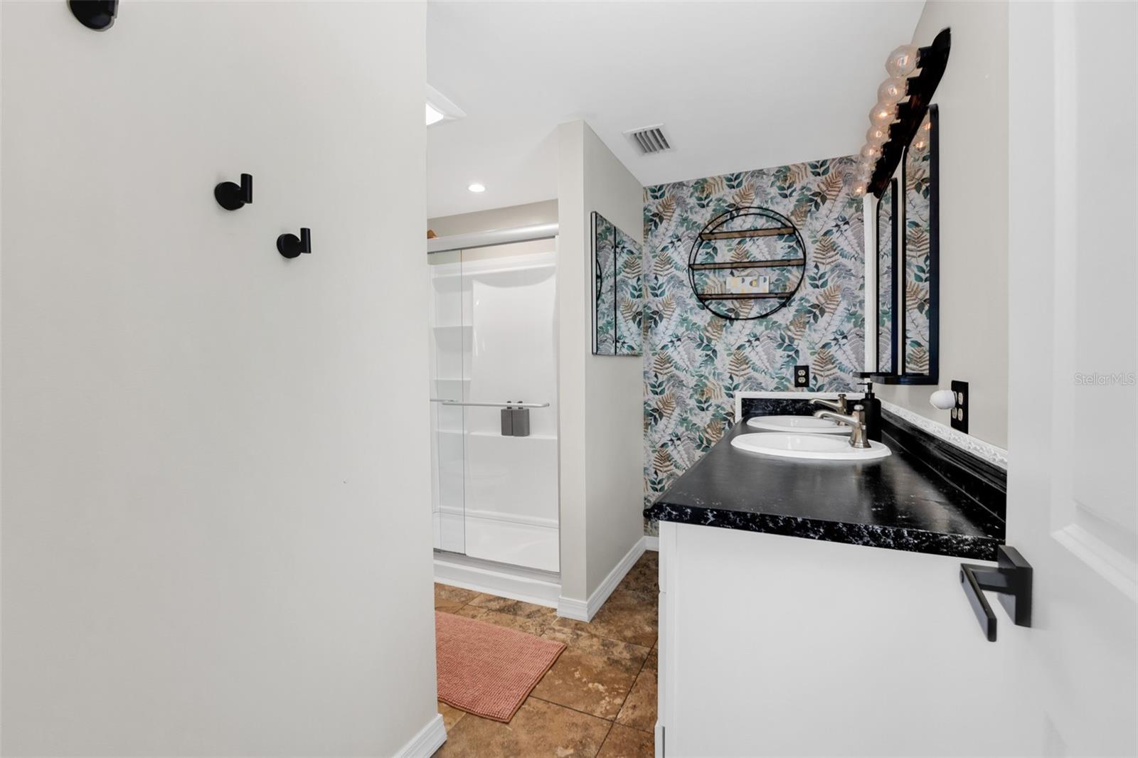 1664 LAKEVIEW PL — photo 35