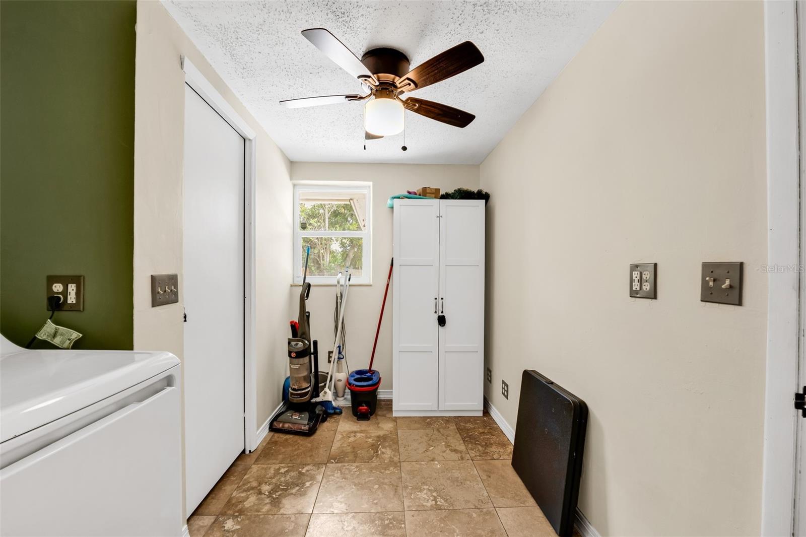 1664 LAKEVIEW PL — photo 23