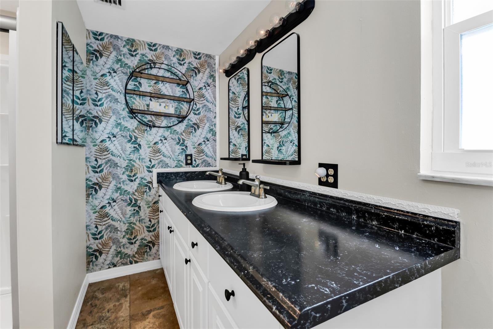1664 LAKEVIEW PL — photo 36