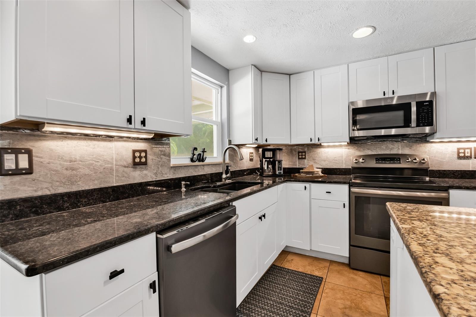 1664 LAKEVIEW PL — photo 18