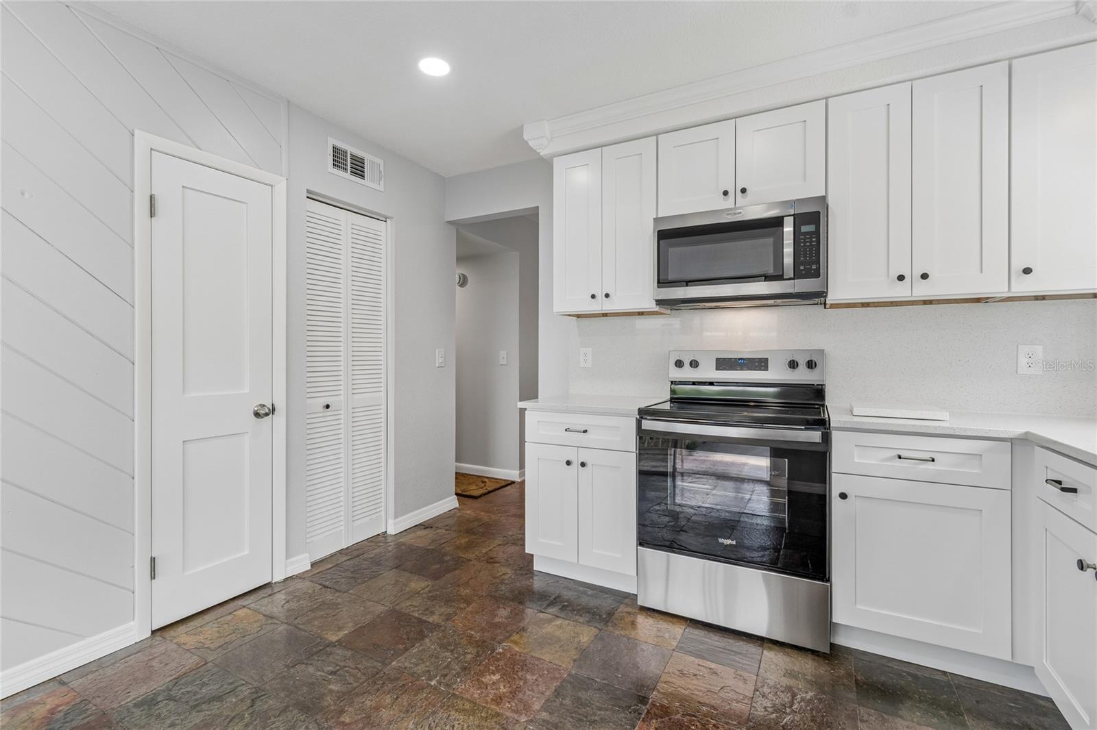 16018 SADDLESTRING DR — photo 20