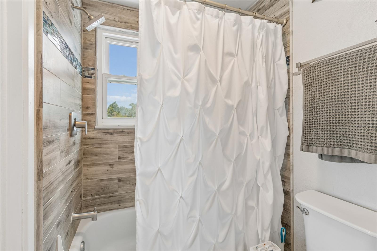 16018 SADDLESTRING DR — photo 27