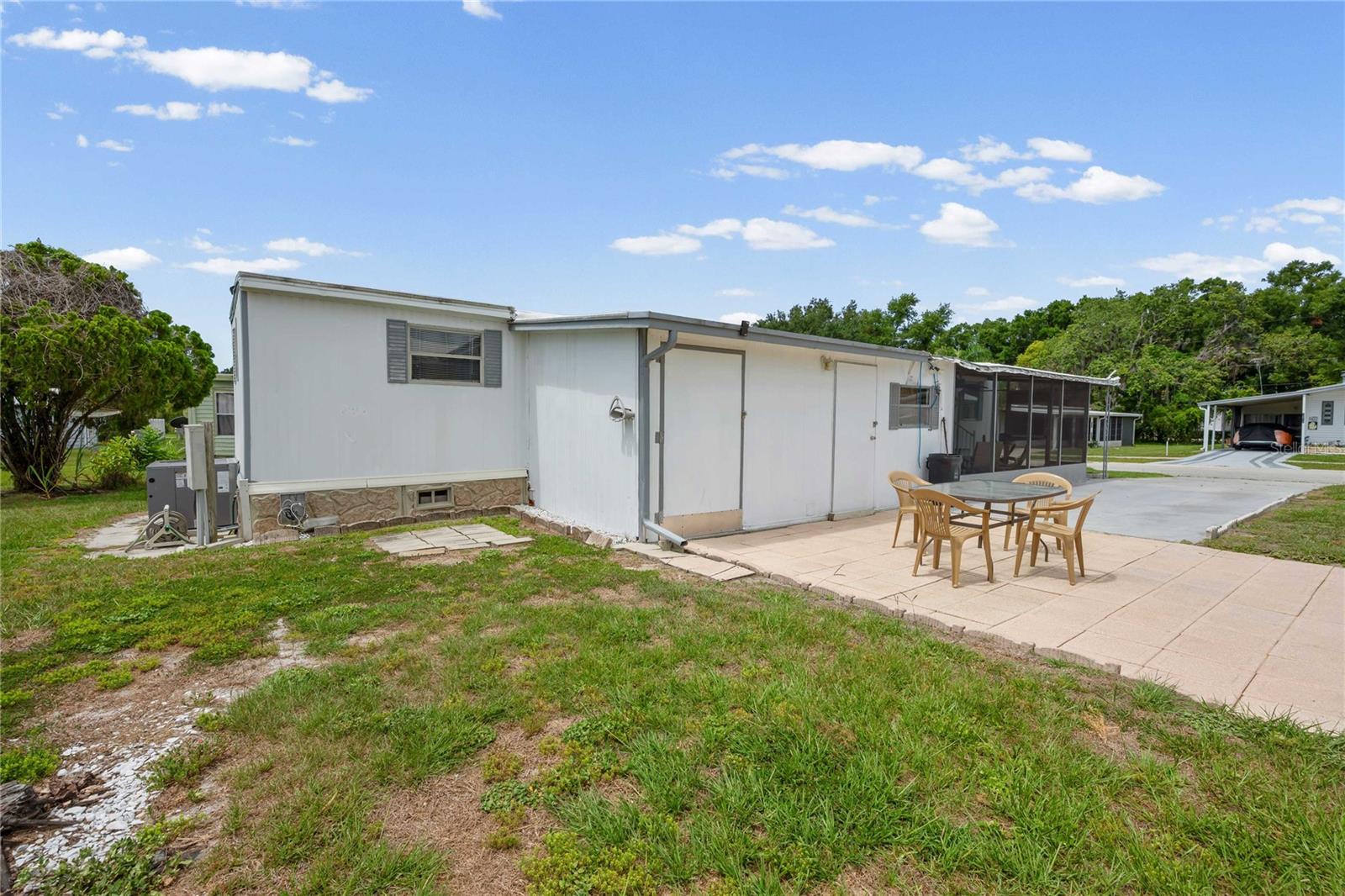 3834 SARAH DR — photo 7