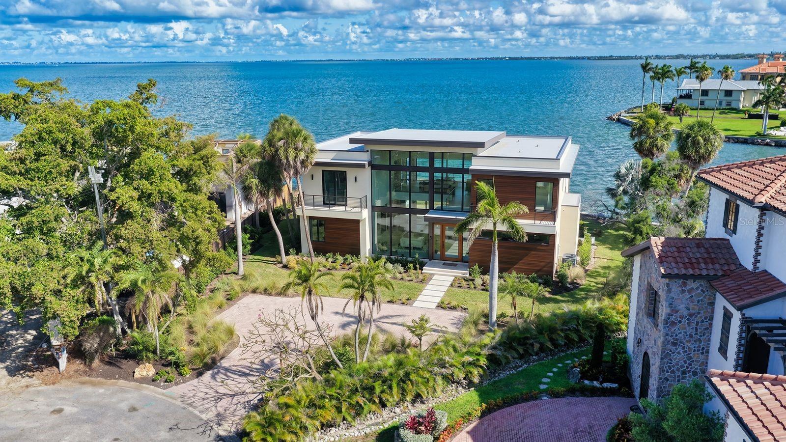 305 S SHORE DR S — photo 8