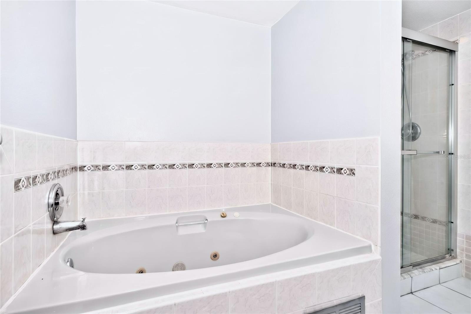 2524 W BROOK LN — photo 27