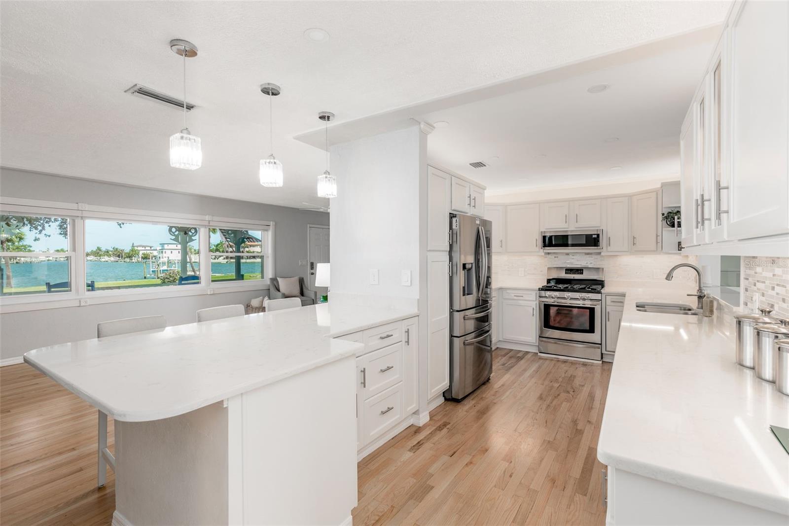 110 SUNSET DR S — photo 14