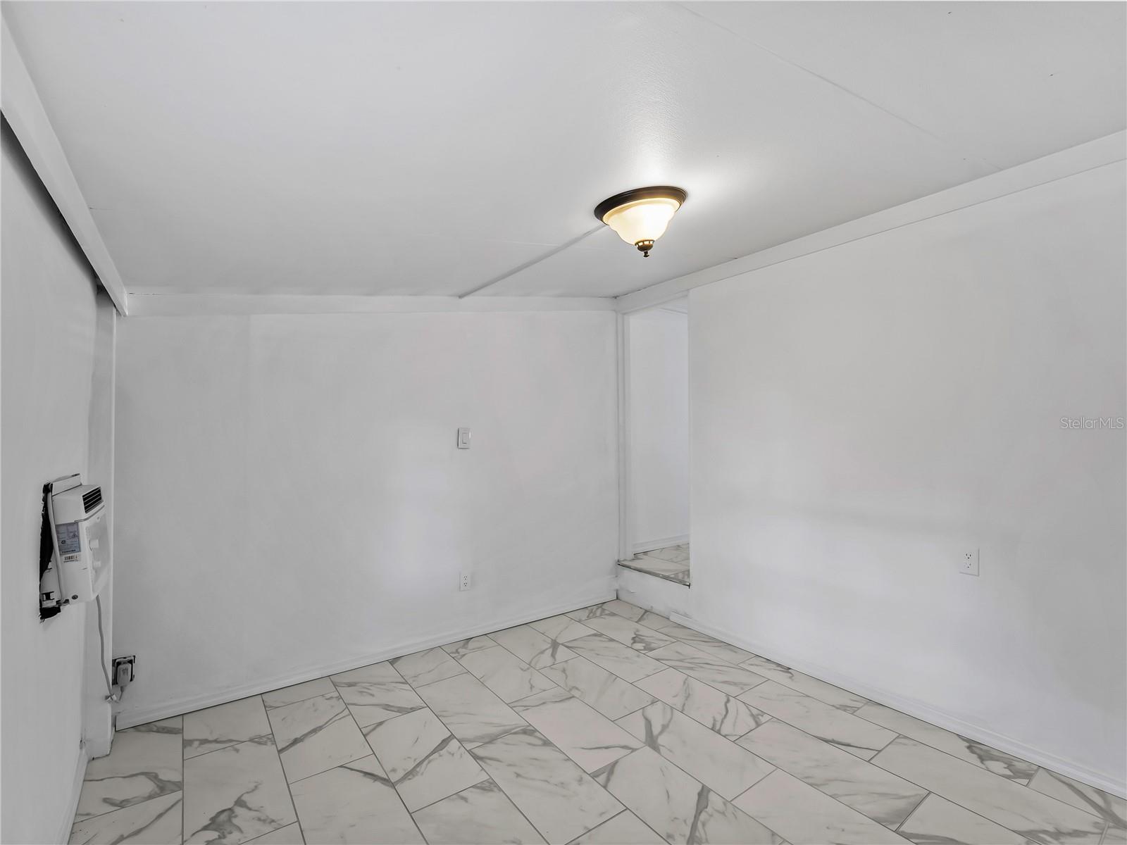 110 VERONA ST N — photo 28