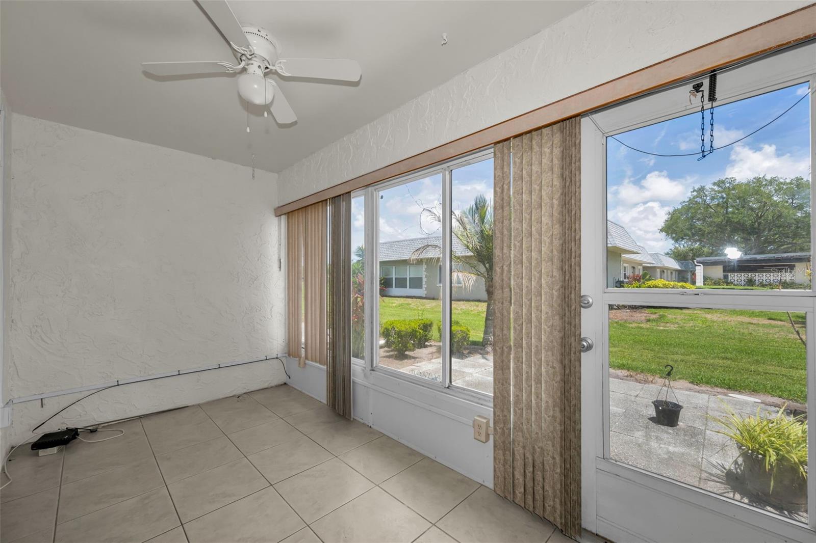 3819 TEESIDE DR — photo 24