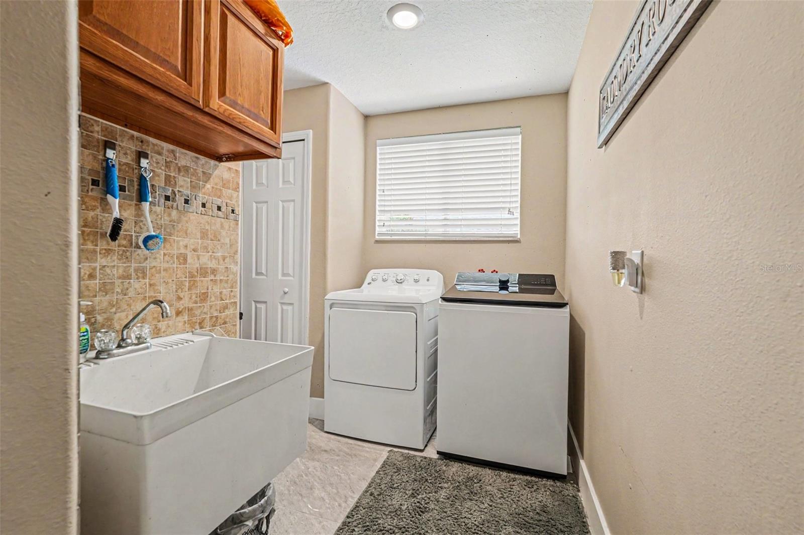 12915 CARLINGTON LN — photo 12