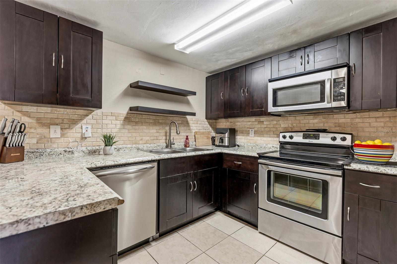 3849 LUMA DR — photo 7