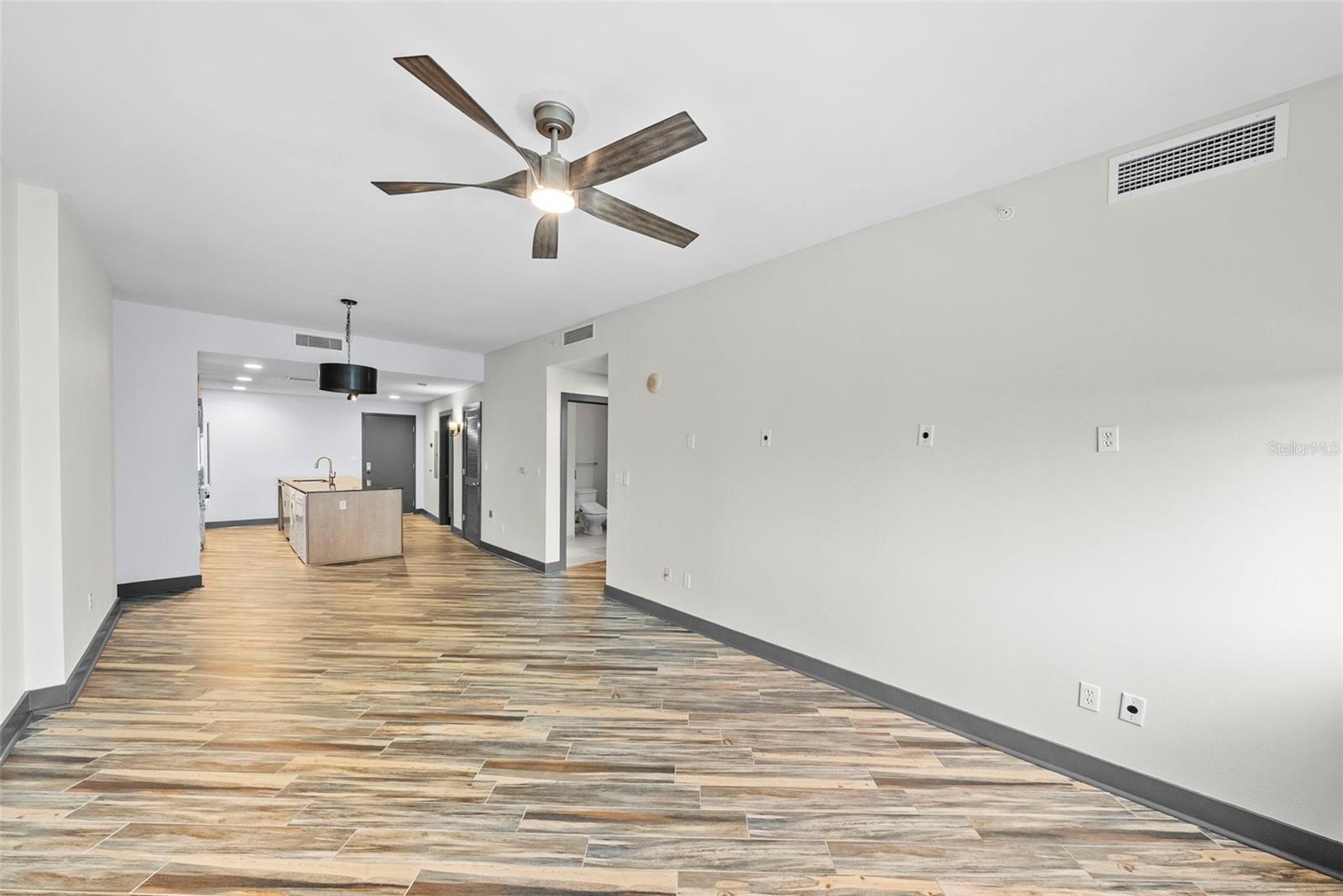1120 E KENNEDY BLVD #618 — photo 11