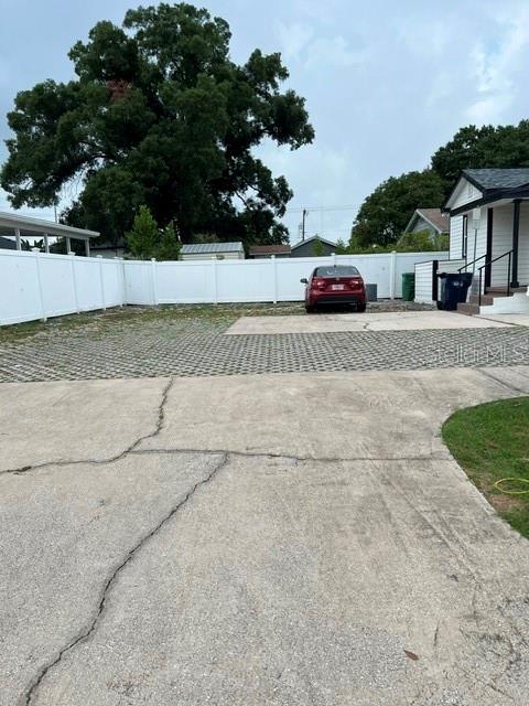 1202 N ARMENIA AVE — photo 5
