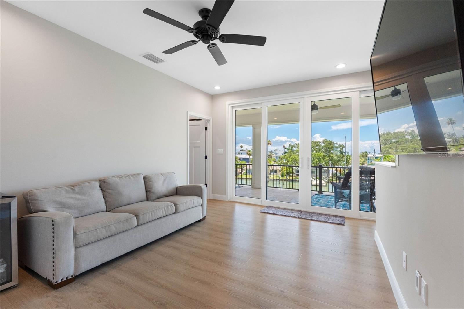 16025 REDINGTON DR — photo 32