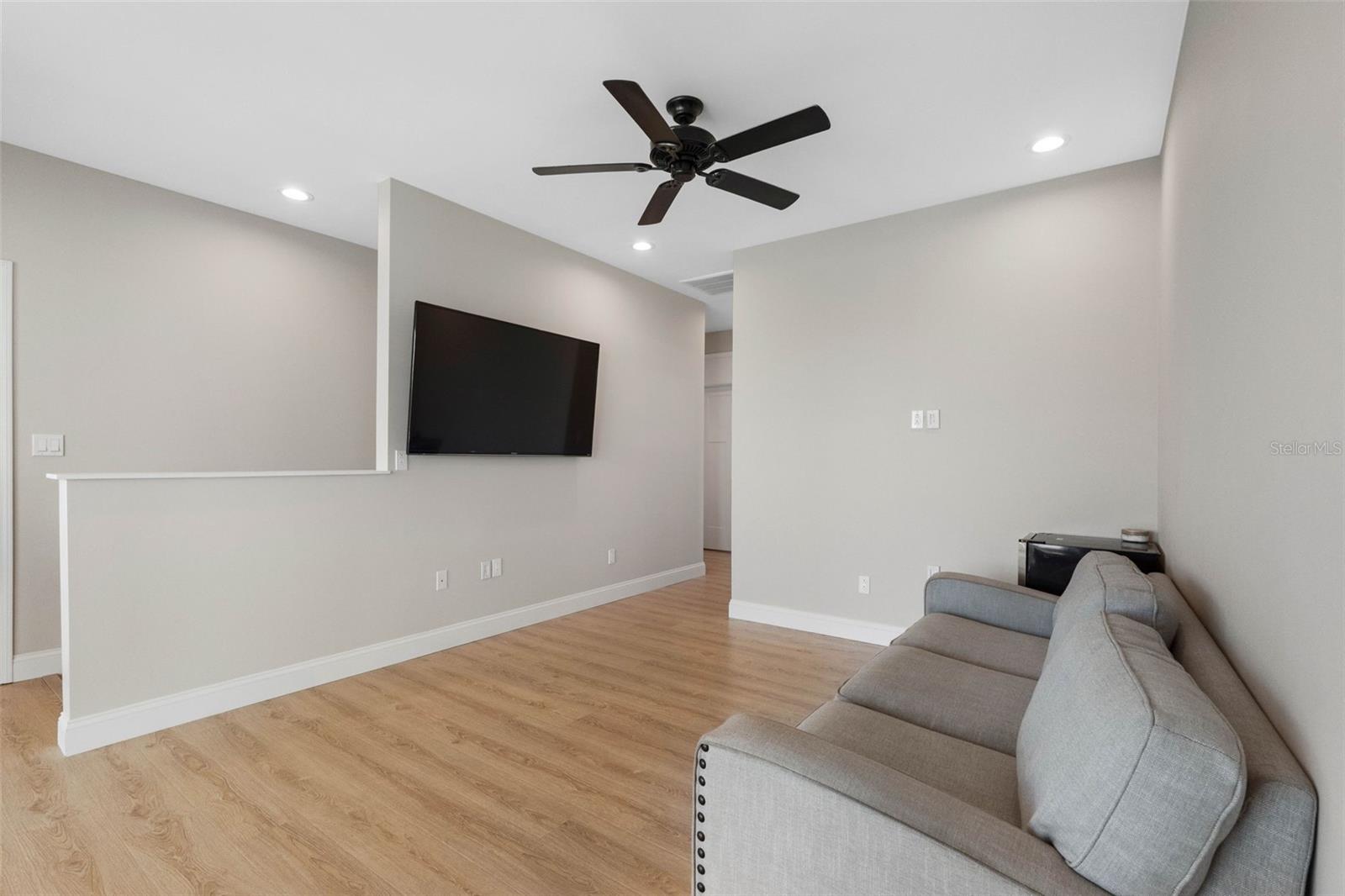 16025 REDINGTON DR — photo 31