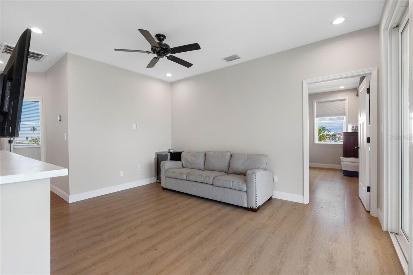 16025 REDINGTON DR — photo 30