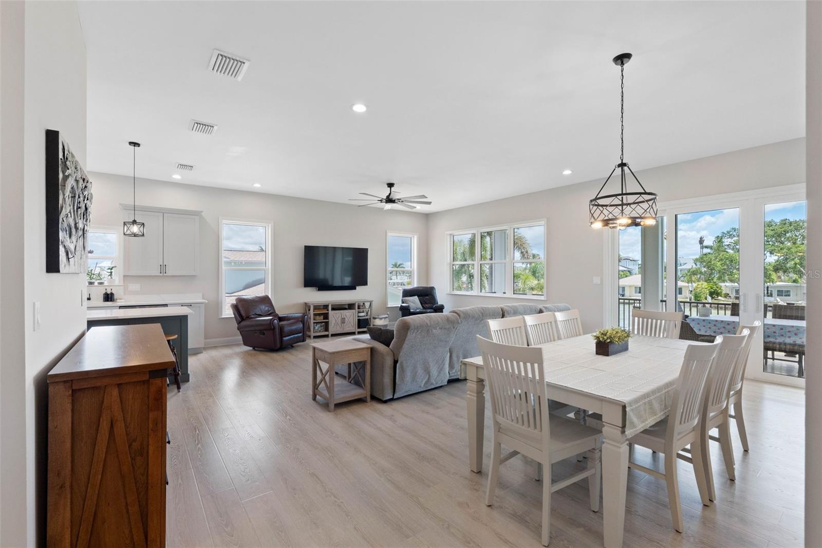 16025 REDINGTON DR — photo 7