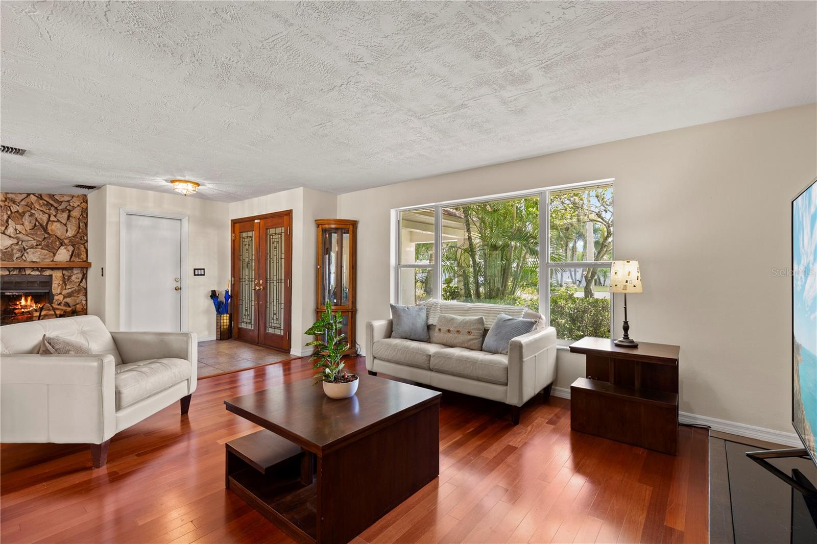 3153 CARLOS DR — photo 4
