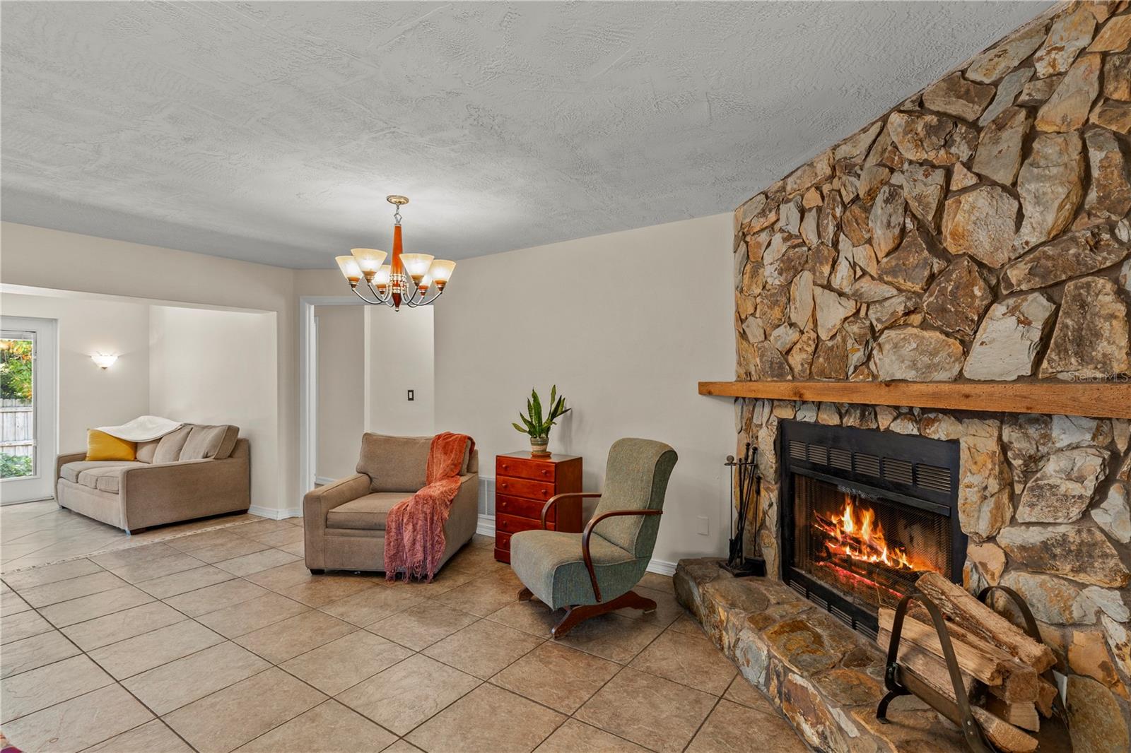 3153 CARLOS DR — photo 8