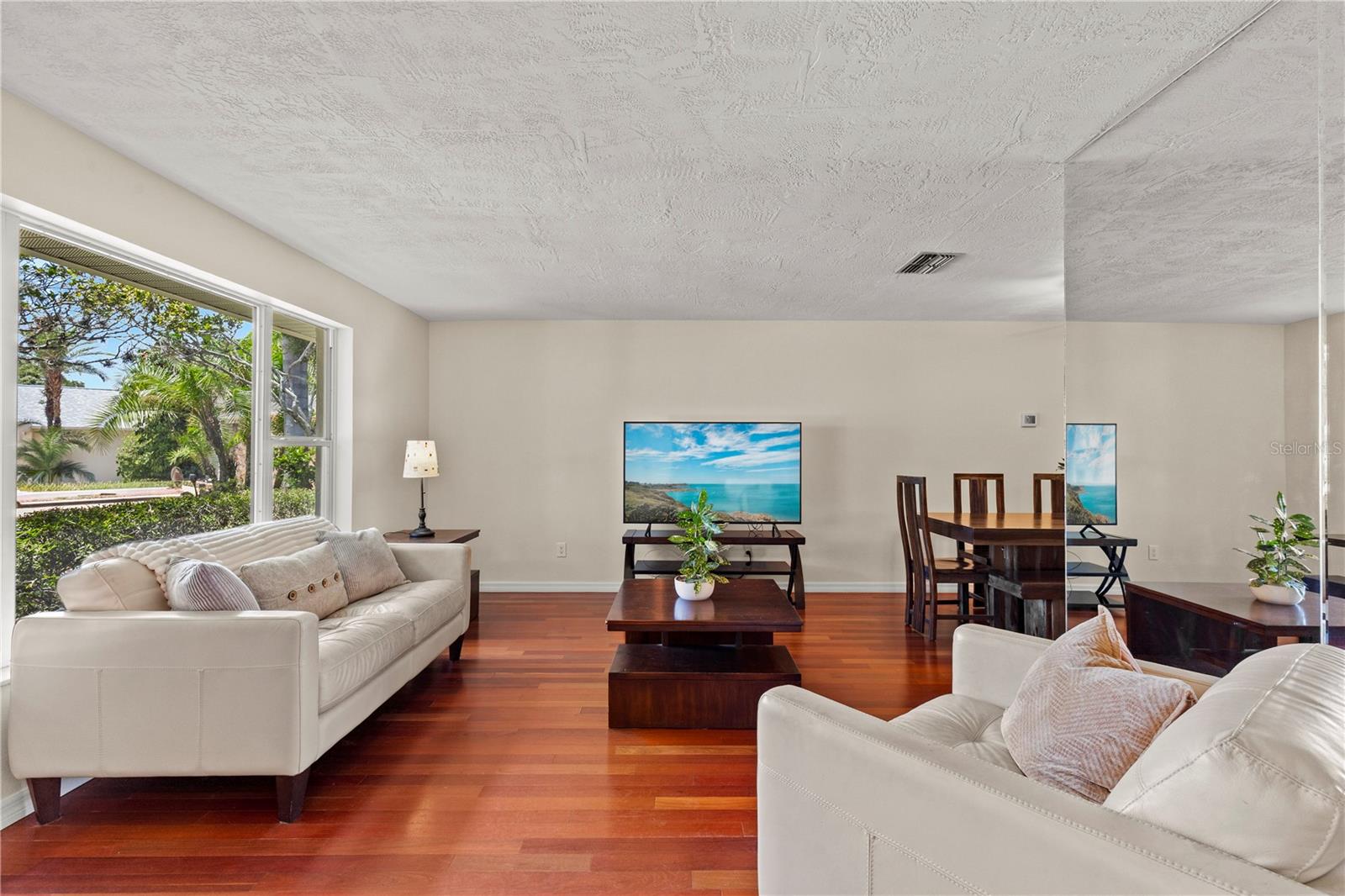 3153 CARLOS DR — photo 6