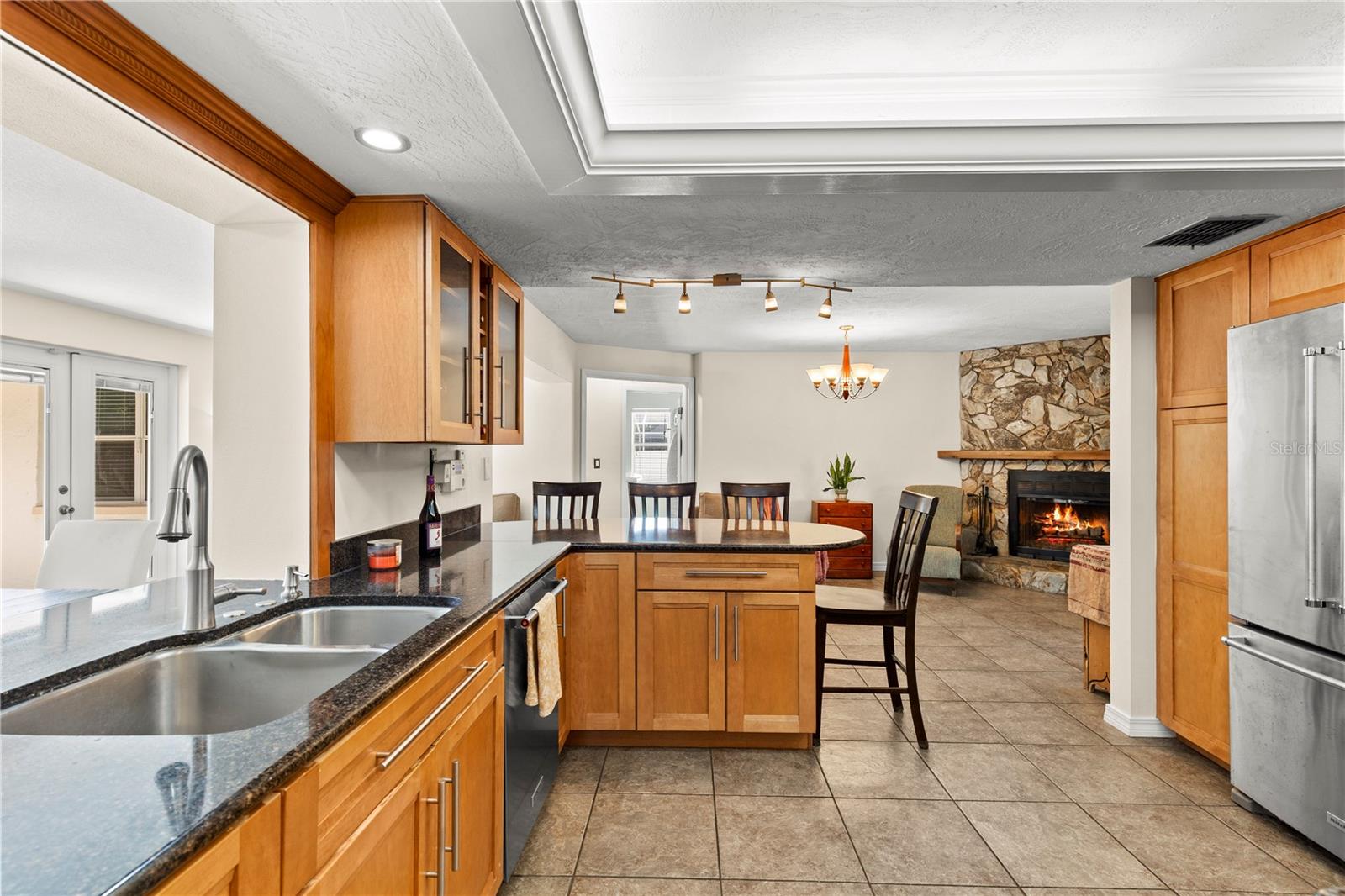 3153 CARLOS DR — photo 11