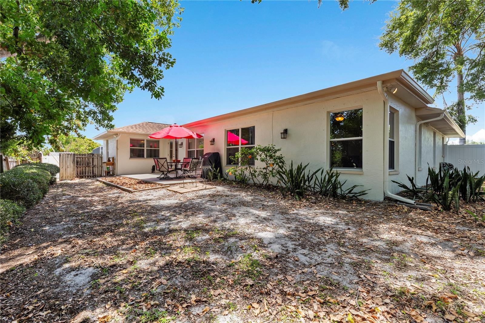 3153 CARLOS DR — photo 34