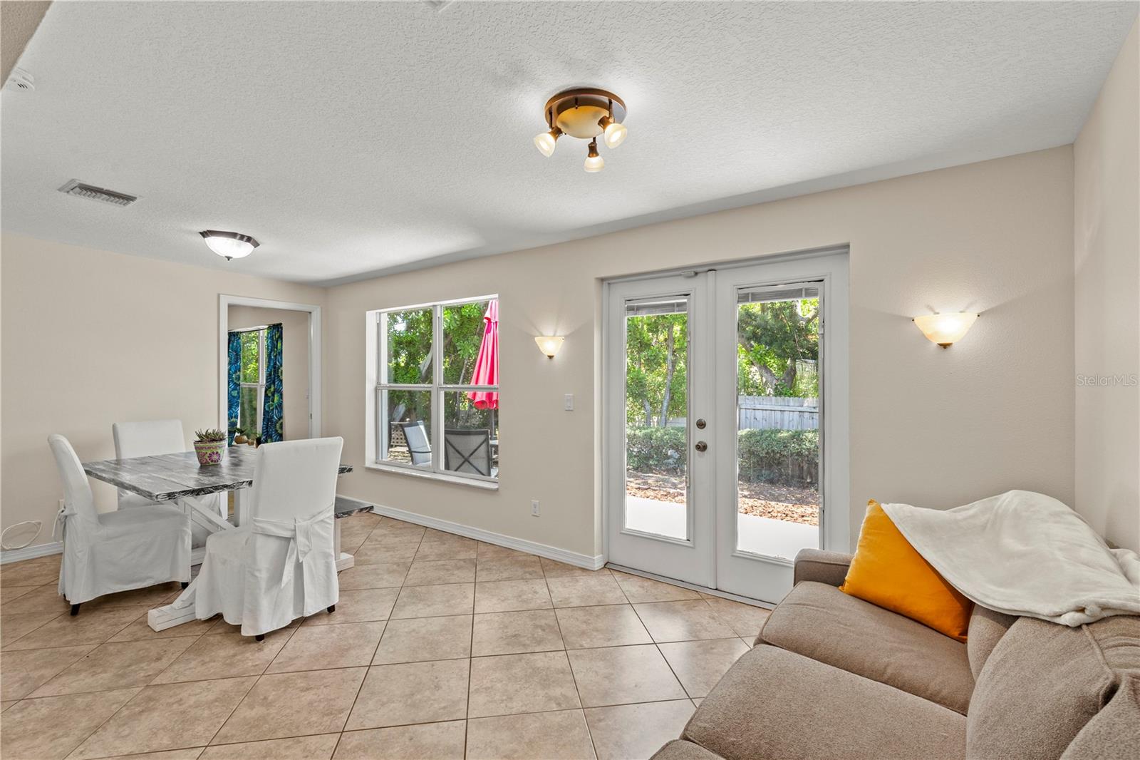 3153 CARLOS DR — photo 14