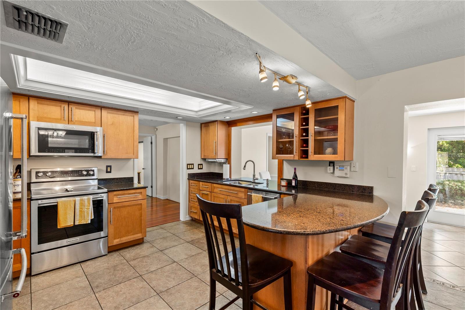 3153 CARLOS DR — photo 10