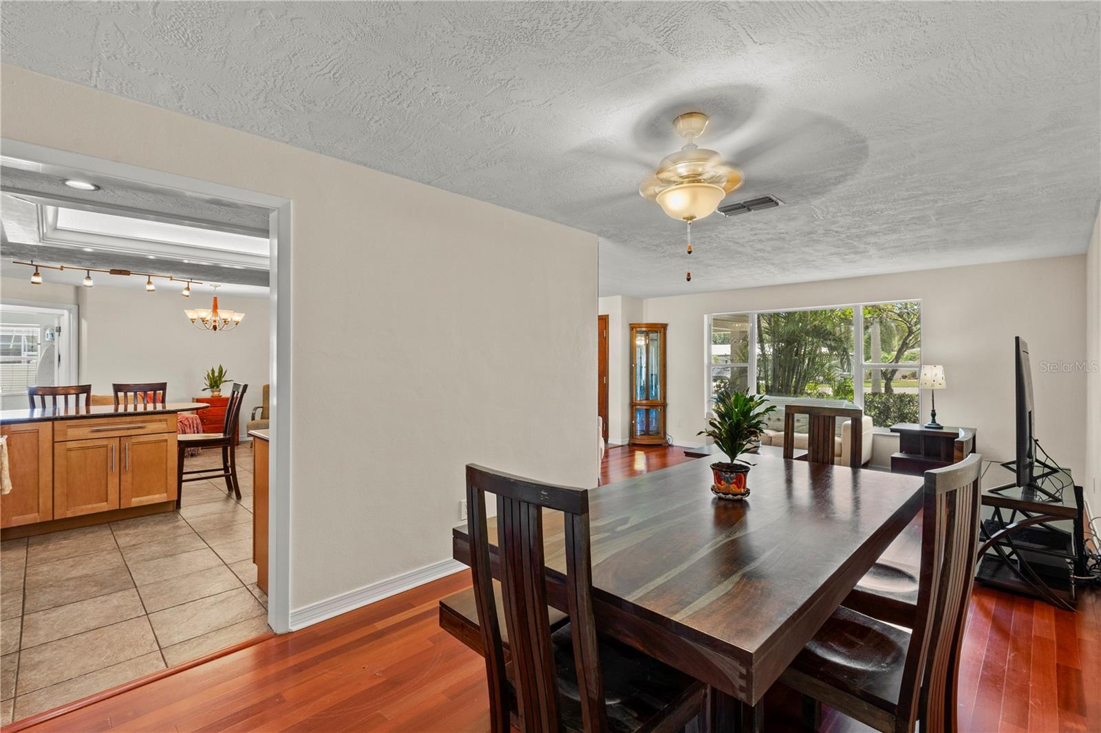 3153 CARLOS DR — photo 5
