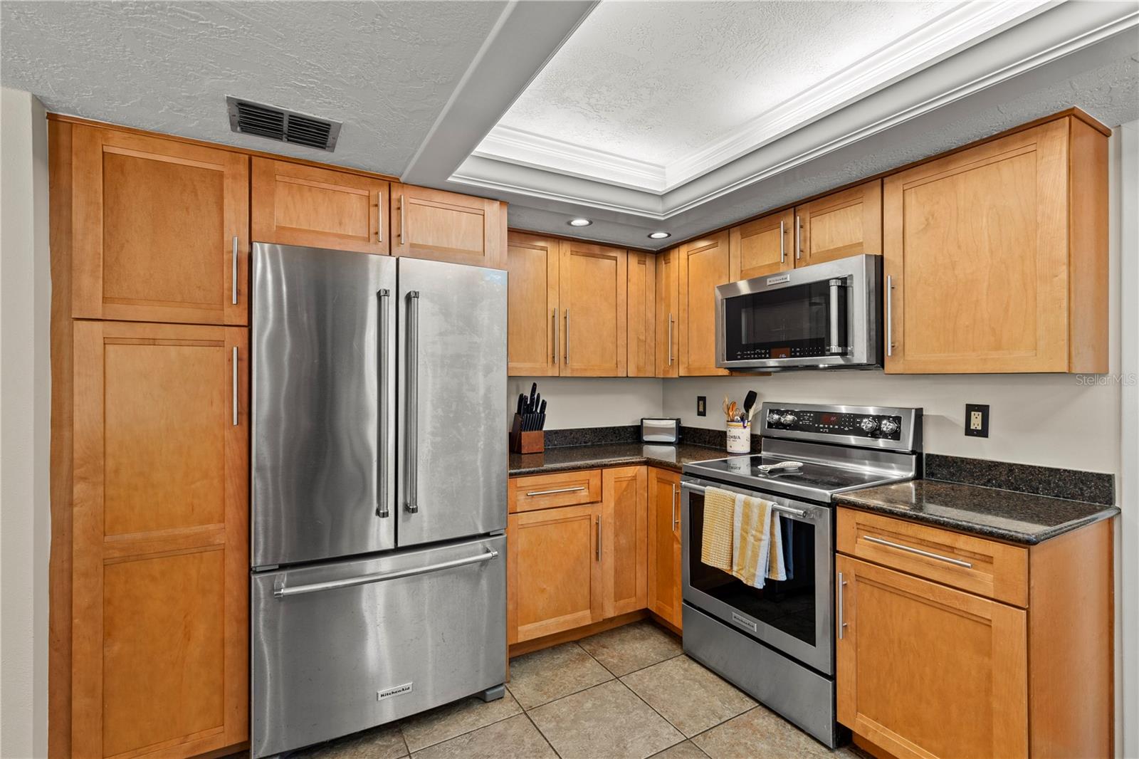 3153 CARLOS DR — photo 12