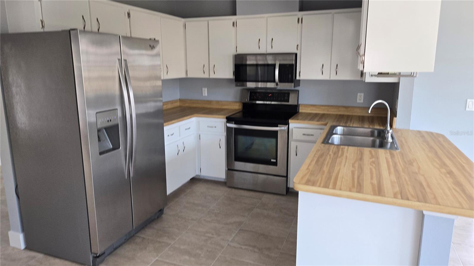 347 HOLLY RD — photo 2