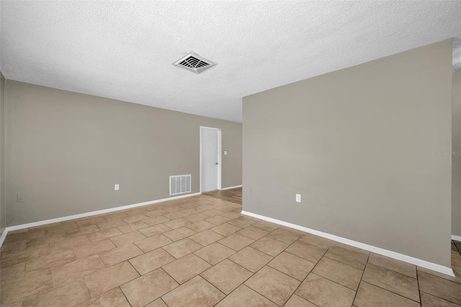 8053 DEDHAM DR — photo 8