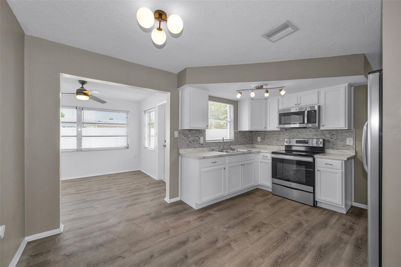 8053 DEDHAM DR — photo 11