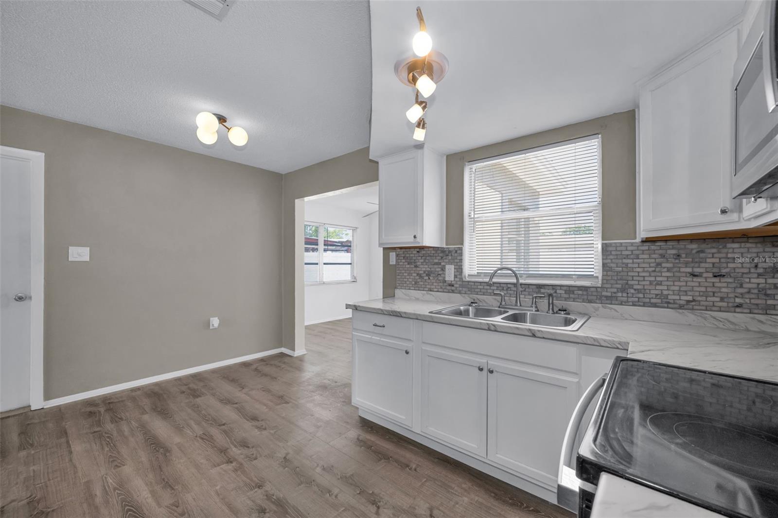 8053 DEDHAM DR — photo 17