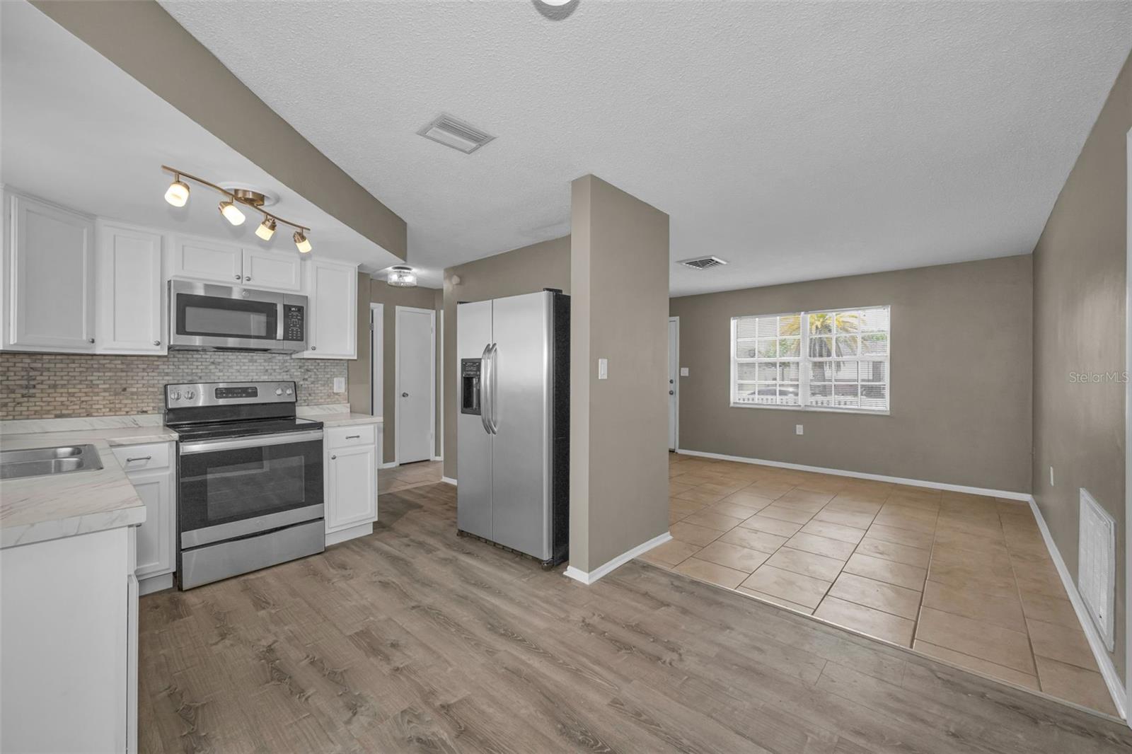 8053 DEDHAM DR — photo 12